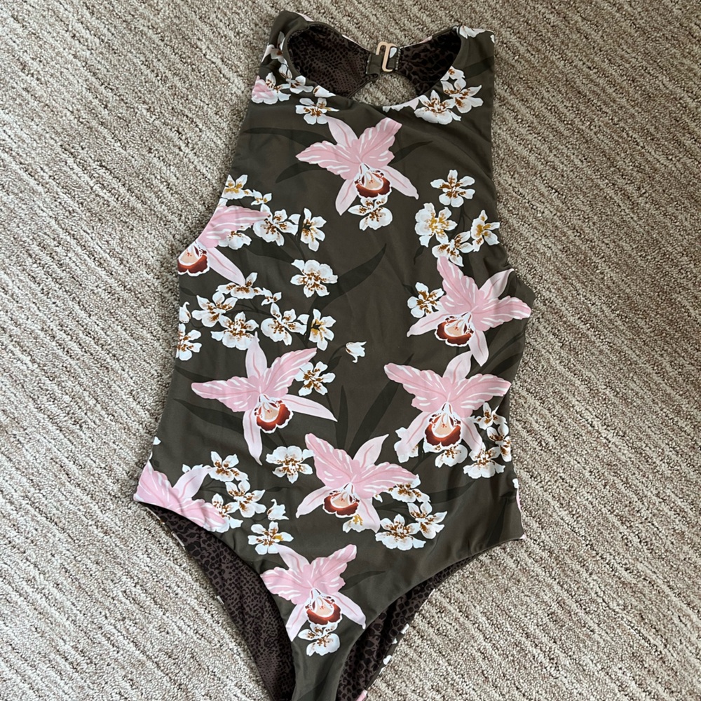 Acacia CeCe one piece